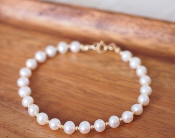 Pearl Bracelet // 14K Gold-filled // Stackable // Classic Beauty