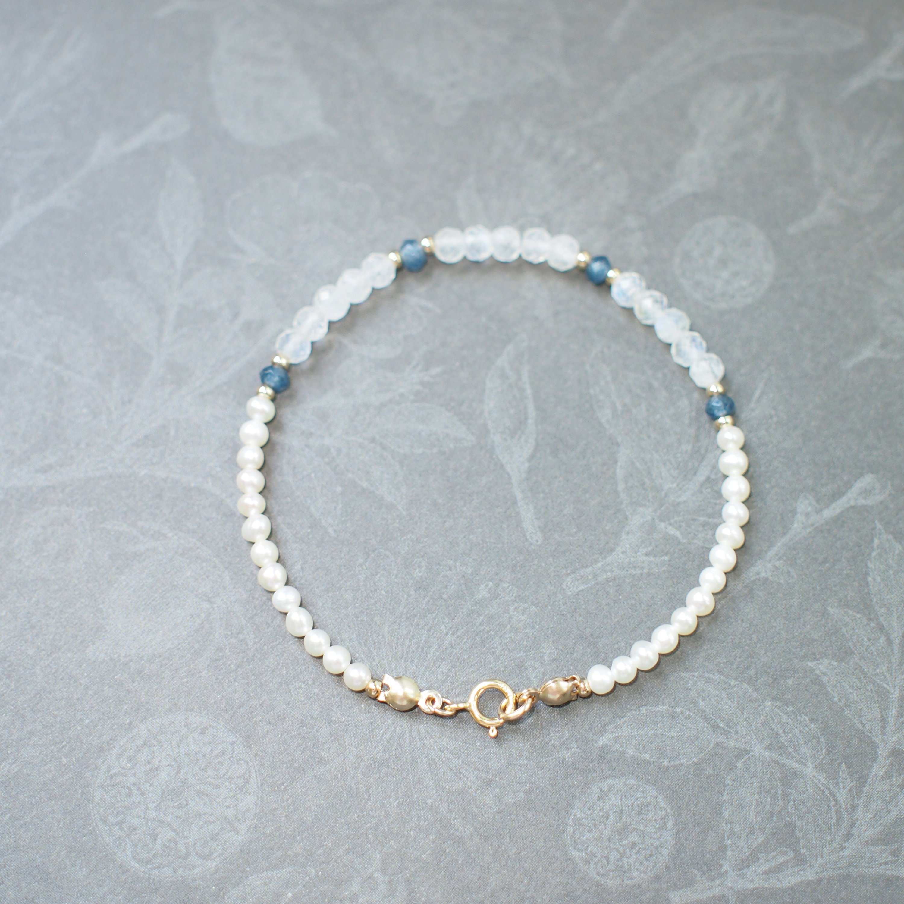 Blue Moonstones x Blue Chalcedony x Pearls Bracelet // Elegant & Unique ...