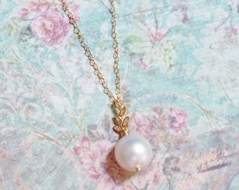 Fresh Water Pearl Pendant // 14K Gold-filled // Classic & Elegant