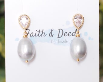 Gray Teardrop Pearl Earrings // Simple Earrings // 14K Gold-filled // Elegant & Gorgeous