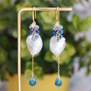 バロックパールイヤリング // ステートメントイヤリング // 宝石クラスター // 14K ゴールドフィルド // エレガントで魅力的