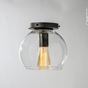 Lumière Globe Shade Flush Mount Light Fixture image 2