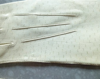 Peccary leather gloves  beige hand stitched 6.5 vintage top of the line never worn hand sewn luxury