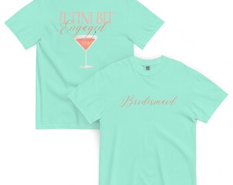 En "Tini Bit Engaged" Martini-t-shirt – Den perfekta möhippa-tröjan! KOMFORTFÄRGER!!