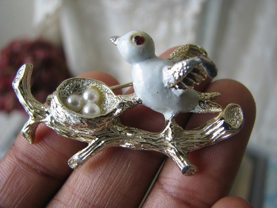 Vintage Bird Brooch, Bird Nest Brooch, Vintage Ge… - image 1