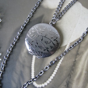 Vintage Silver Locket, Vintage Locket Necklace, Vintage Round Locket, Vintage Textured Locket, Wedding Locket, Bridal Locket