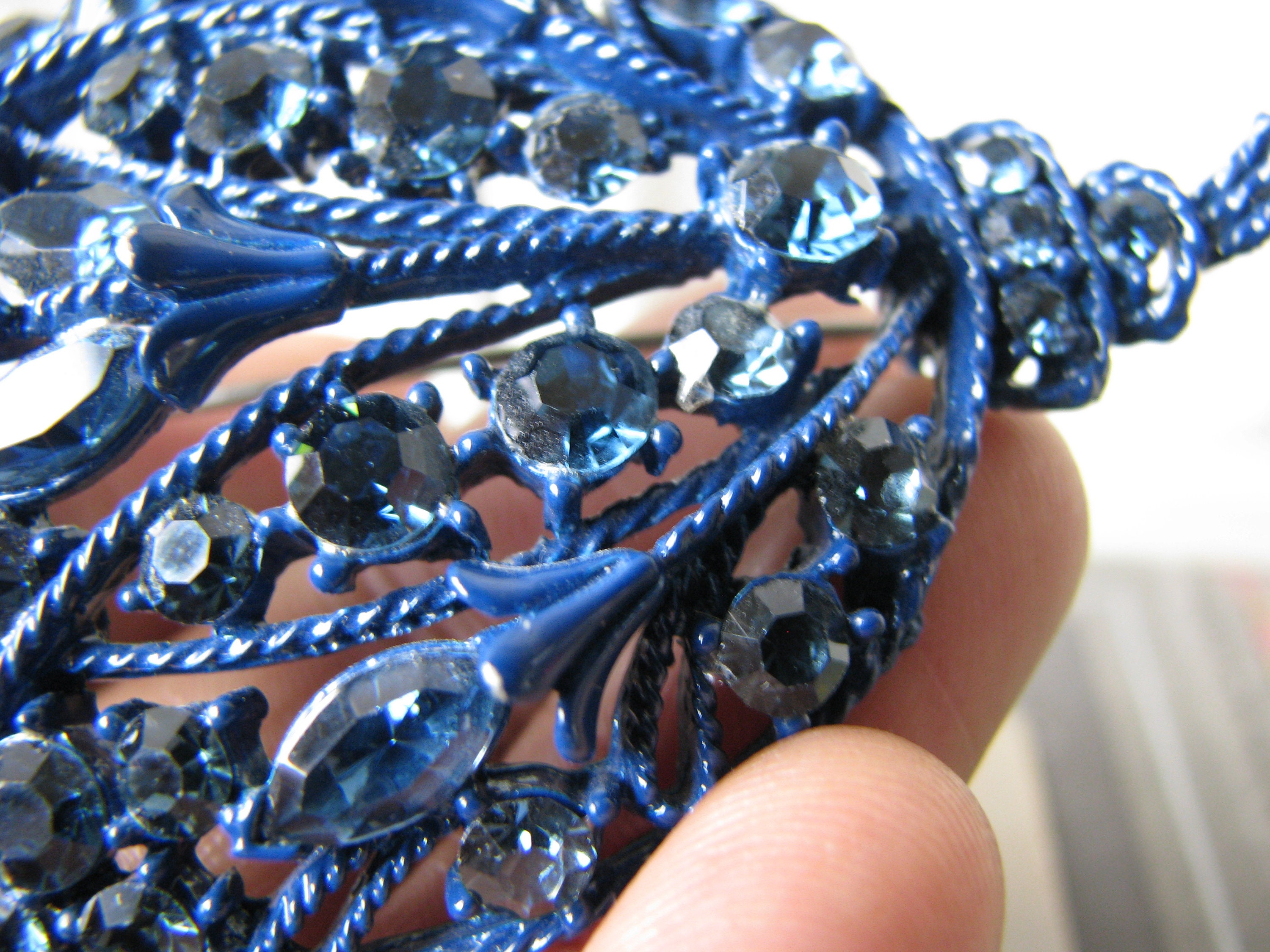 Broche vintage en métal émaillé noir du japon bleu et vertVintage - France