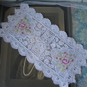 Antique Lace Doily, Nottingham Lace Doily, Embroidered Lace Doily, Rose Doily, Wedding Decorations, Wedding Lace