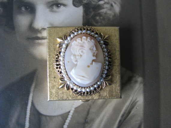 Vintage Cameo Pill box, Shell Cameo Pill Box, Gol… - image 1