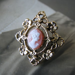 Vintage Cameo Brooch, Ornate Cameo, Small Vintage Cameo, Wedding Cameo, Bridal Cameo, Wedding Brooch, Bridal Brooch