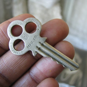Antique Brass Key, Flat Brass Key, Antique Yale Key, Antique Pin Tumbler Key, Antique Steampunk Key, Key Pendant, Clover Top