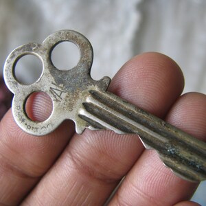 Antique Brass Key, Flat Brass Key, Antique Yale Key, Antique Pin Tumbler Key, Antique Steampunk Key, Key Pendant, Clover Top