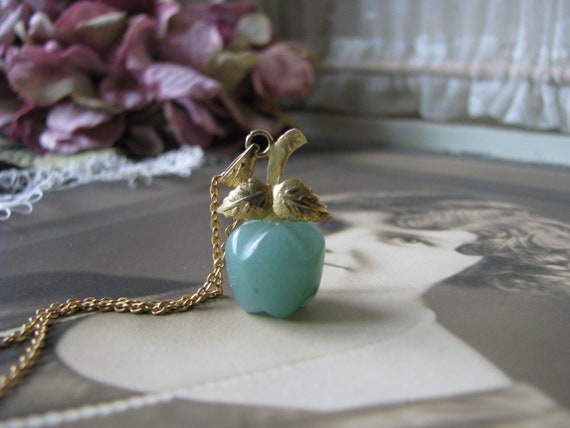 Vintage Faux Jade Necklace, Jade Apple Necklace, … - image 4