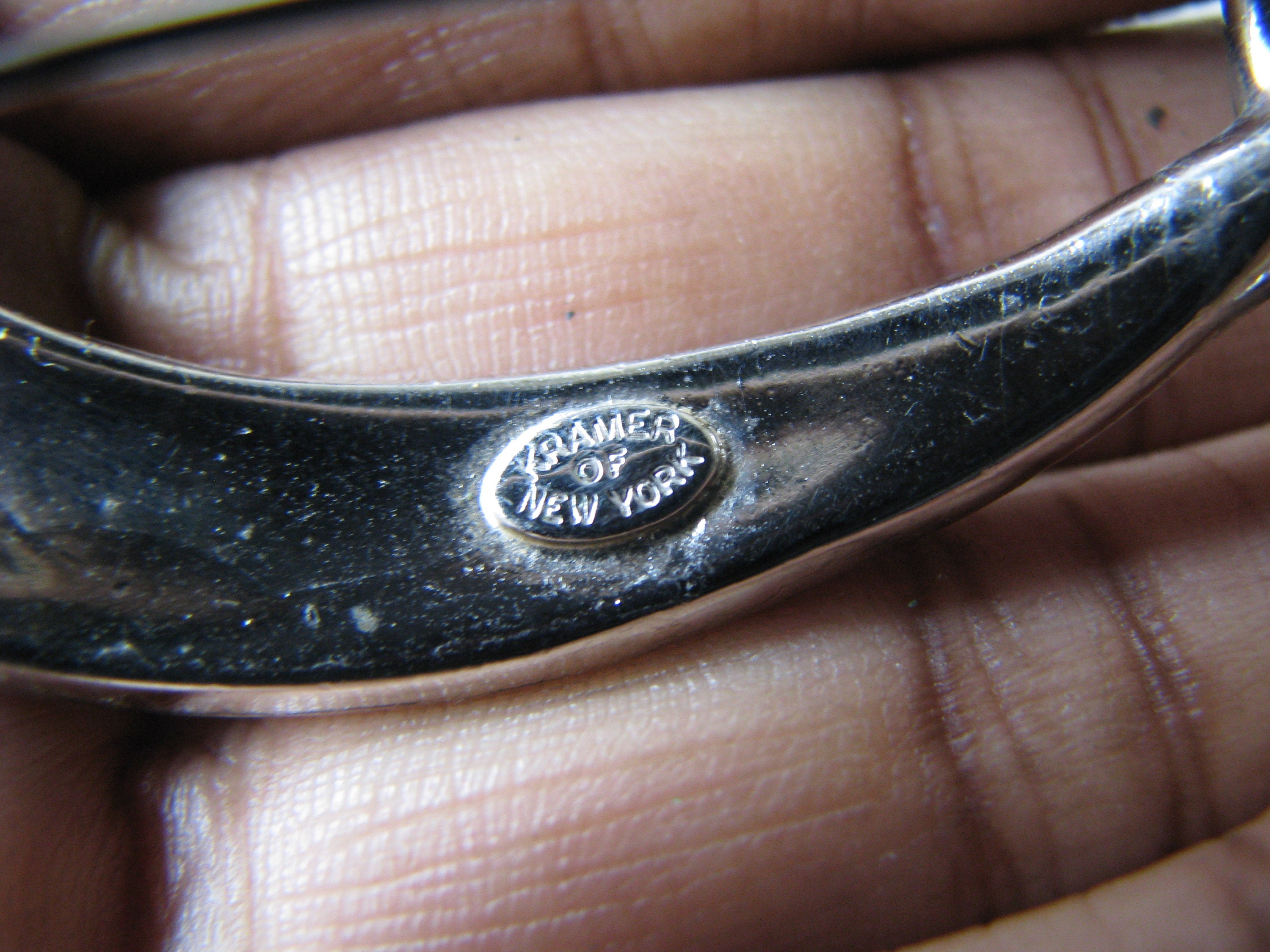 ヴィンテージ KRAMER of New York ブローチ、Kramer サーベル ブローチ