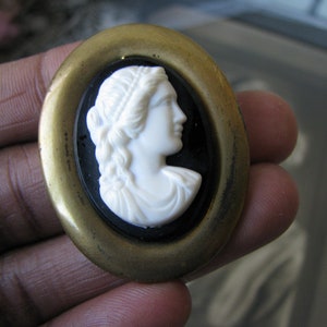Vintage Celluloid Brooch, Black & White Cameo Brooch, Celluloid Cameo Brooch, Gothic Brooch, Bridal Brooch, 1940&#39;s Cameo Brooch