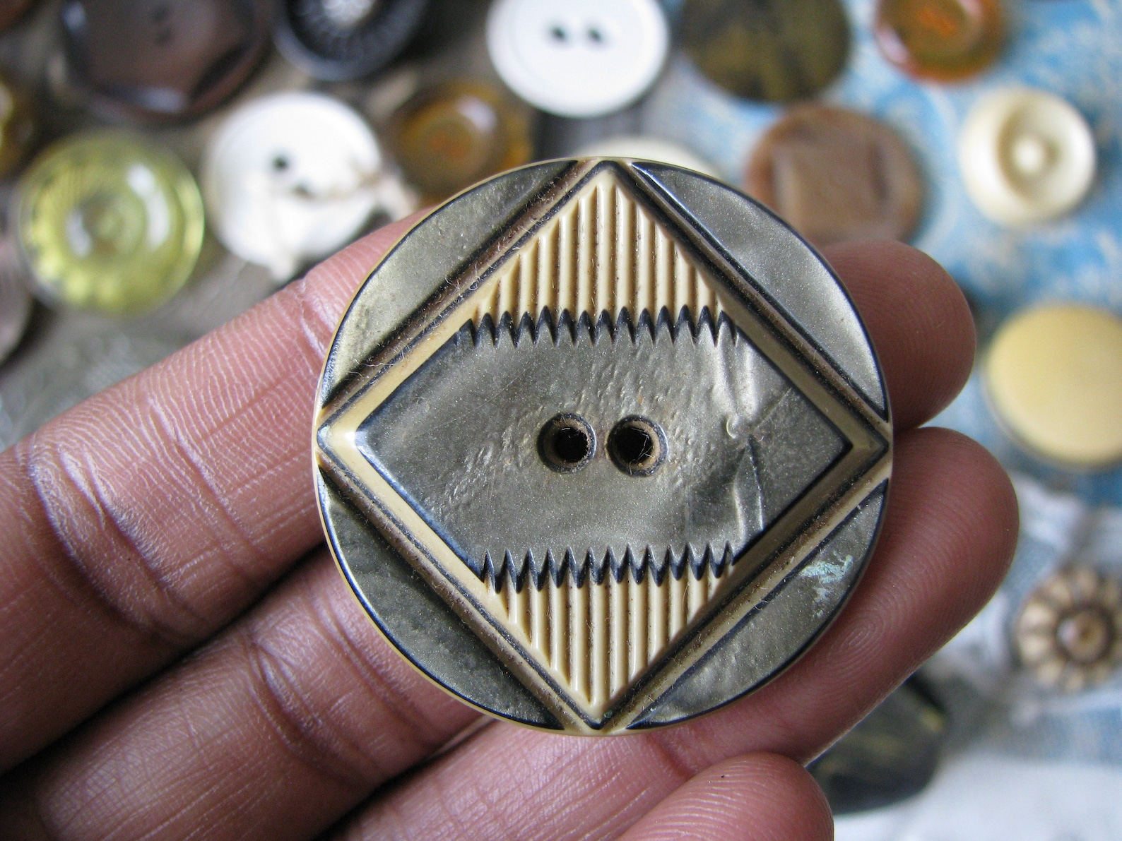 Vintage Coat Buttons Large Coat Buttons Vintage Plastic Coat Etsy