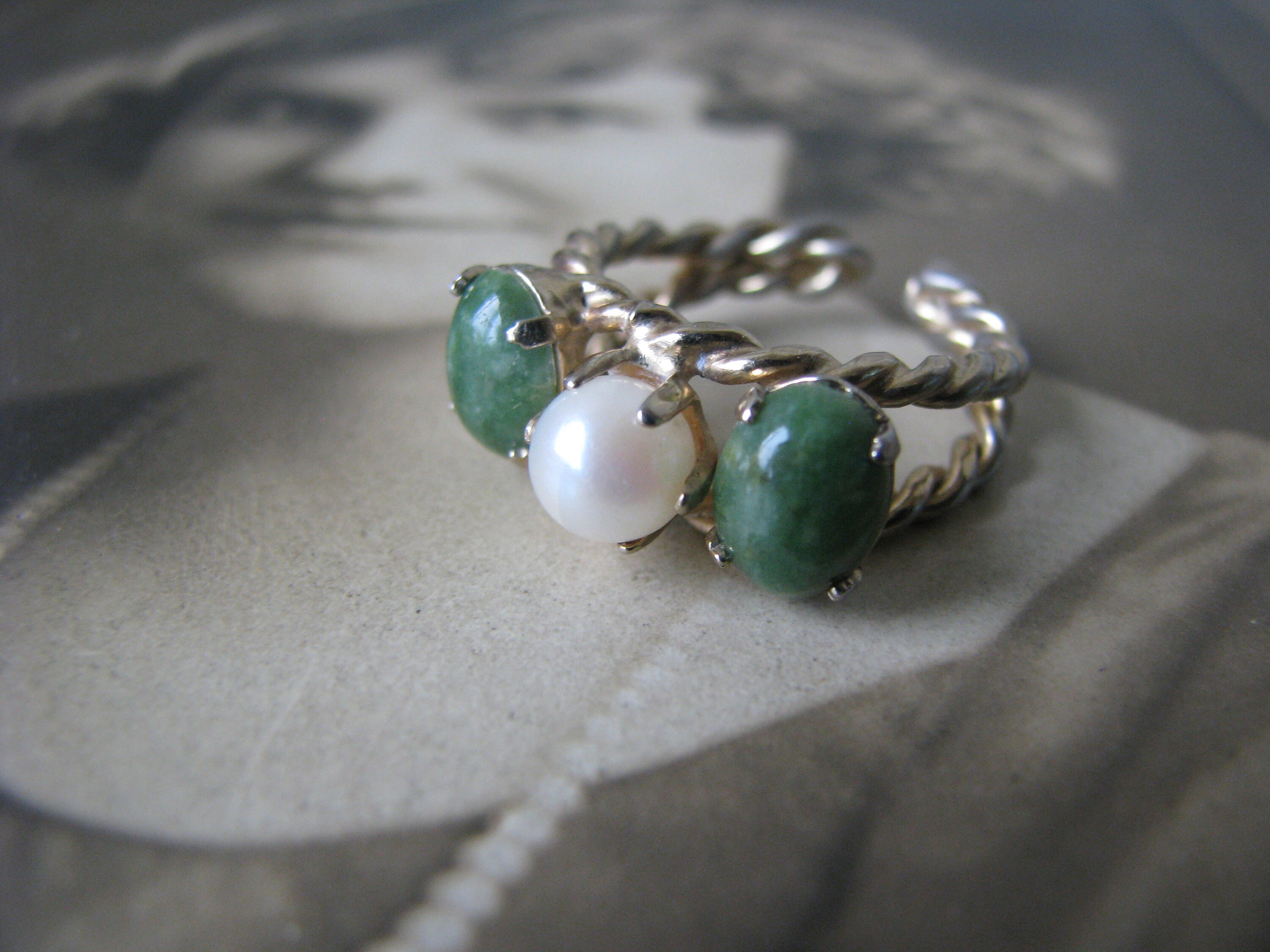Jade and pearl ring deals