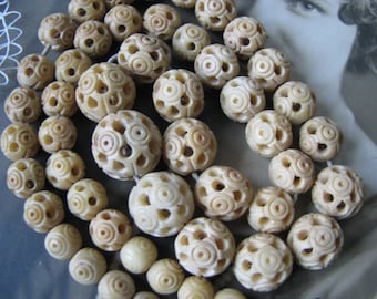 Art Deco Bone Bead Necklace, Carved Bone Bead Necklace, Bovine Beaded Necklace, Vintage Bone Bead Necklace, Flower Bead Necklace