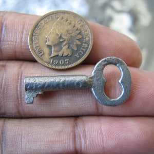 Antique Key Pendant, Small Antique Key, Antique Steampunk Key, Steampunk Skeleton Key, Key Pendant