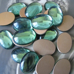 Vintage Green Glass Jewel, Emerald Glass Jewel, Vintage Glass Jewel, Vintage Glass Cabochon, Vintage Oval Glass Jewel
