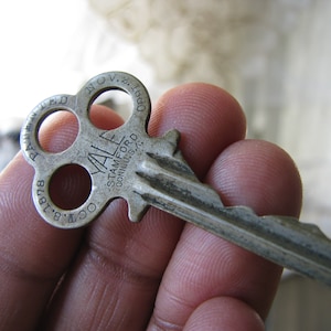 Antique Brass Key, Flat Brass Key, Antique Yale Key, Antique Pin Tumbler Key, Antique Steampunk Key, Key Pendant, Clover Top