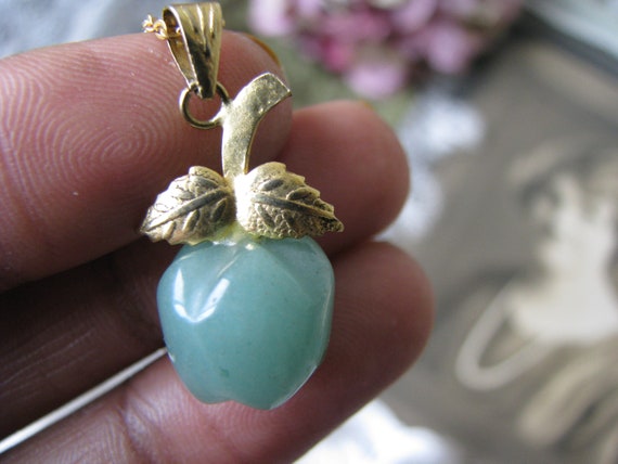 Vintage Faux Jade Necklace, Jade Apple Necklace, … - image 9