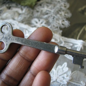 Antique Key Pendant, Clover Top Antique Key, Antique Steampunk Key, Steampunk Skeleton Key, Key Pendant