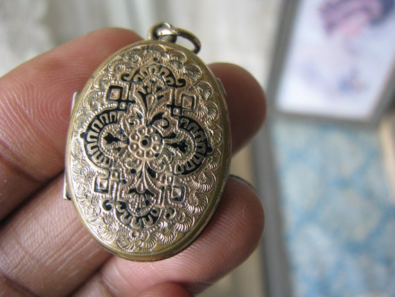 Antique Victorian Locket, Taille d'Epargne Locket,