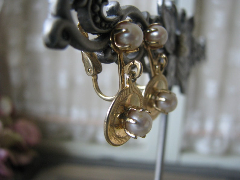Cultured Pearl Earrings Wedding Pearls Bridal Earrings Vintage Pearl Earrings Pearl Wedding Earrings Vintage Clip On Earrings
