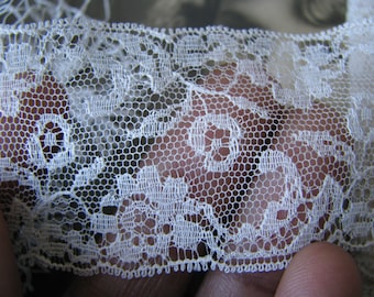 Adorno de encaje de bolillos floral antiguo, 1 5/8" de ancho