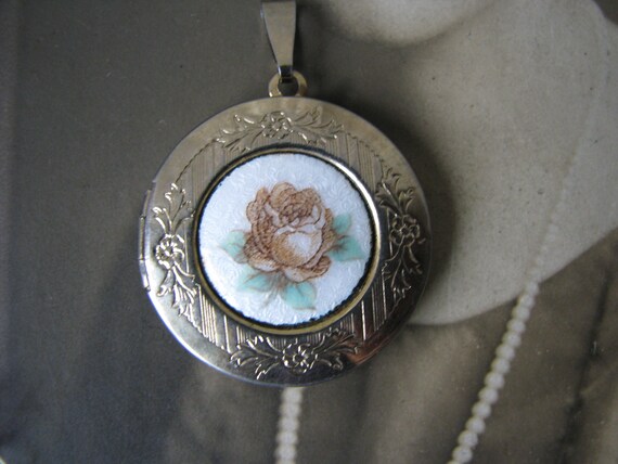 Gifts for Brides, Vintage Guilloche Locket,  Guil… - image 2
