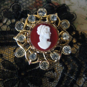 Vintage Cameo brooch, Victorian Style Cameo, Vintage Rhinestone Brooch, Plastic Cameo