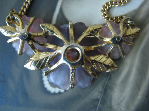 Vintage Flower Lucite Necklace, Gold Filled Flowe… - image 4