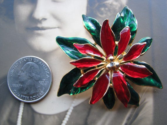 Chrysanthemum brooch deals