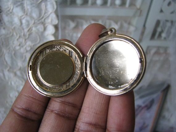 Gifts for Brides, Vintage Guilloche Locket,  Guil… - image 4
