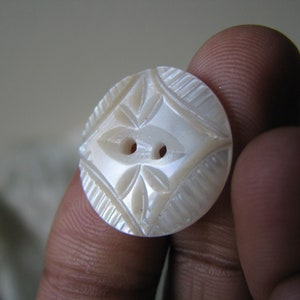 Antique Carved Shell Button, Antique Mother Of Pearl Button, Mother Of Pearl Button, Victorian Carved Button, White Mother Of Pearl