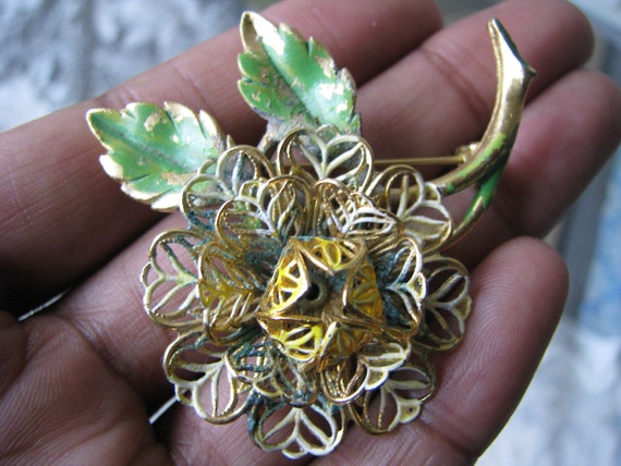 Vintage Metal Flower brooch, Filigree Flower Broo… - image 7