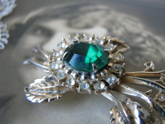 Vintage emerald hotsell brooch