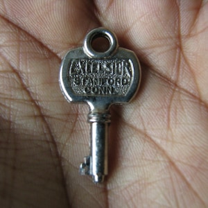 Vintage Excelsior 700 Luggage Key, Vintage Luggage Key, Vintage Steampunk Key, Steampunk Jewelry Key, Vintage Jewelry Supply, Assemblage