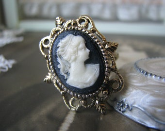 Vintage Cameo Ring, Black Cameo Ring, Vintage Costume Ring, Victorian Gothic Ring, Victorian Style Ring, Vintage Ring, Adjustable Ring