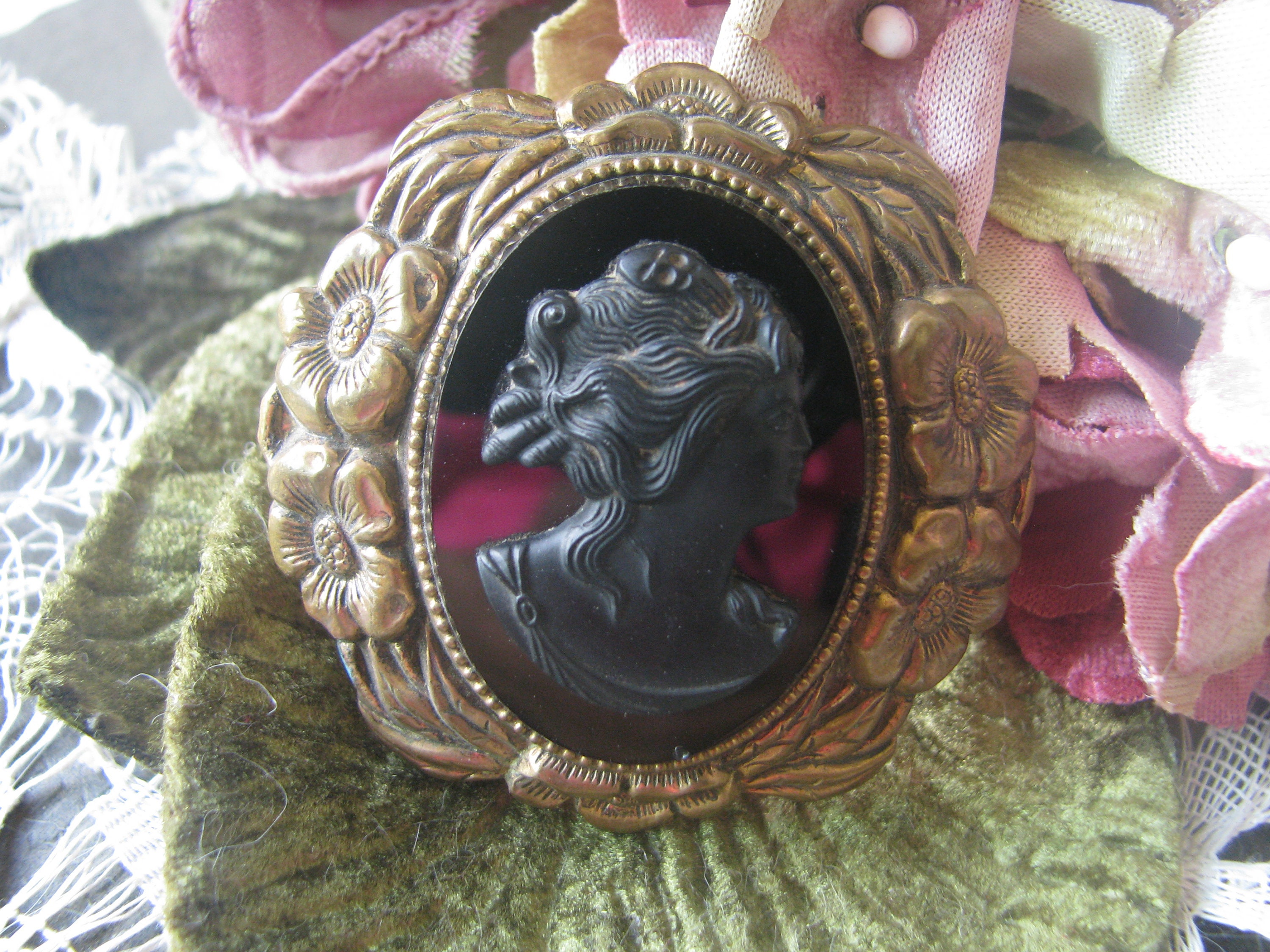 Broche Vintage Camée Fleurs En Relief Multicolore - Années 1940 - Argenté - Occasion