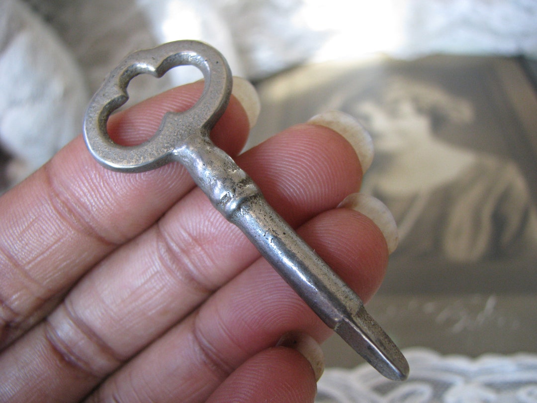 Antique Sewing Machine Key, Singer Sewing Machine Key, Antique