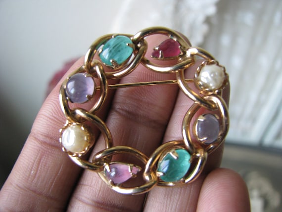 Broche Ancienne Vintage Couronne Ajourée Couleur Or – Élégante, Fantaisie | Référence 2372