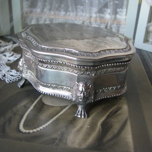Vintage Gifts For Brides, Vintage Silver Plate Trinket Box, Silver Plate Jewelry Box, Vintage Silver Plate Trinket Box, MoSilvernogrammed