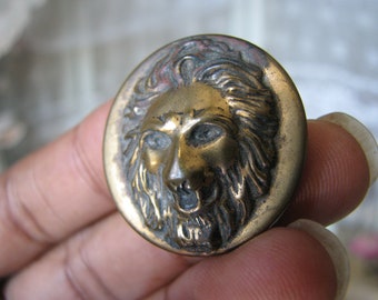 Antique Picture Button, Antique Lion Button, Picture Button, Victorian Picture Button, Antique Brass Button