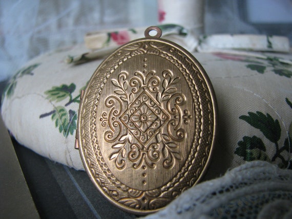 Victorian Locket, Vintage Victorian Style Locket,… - image 6