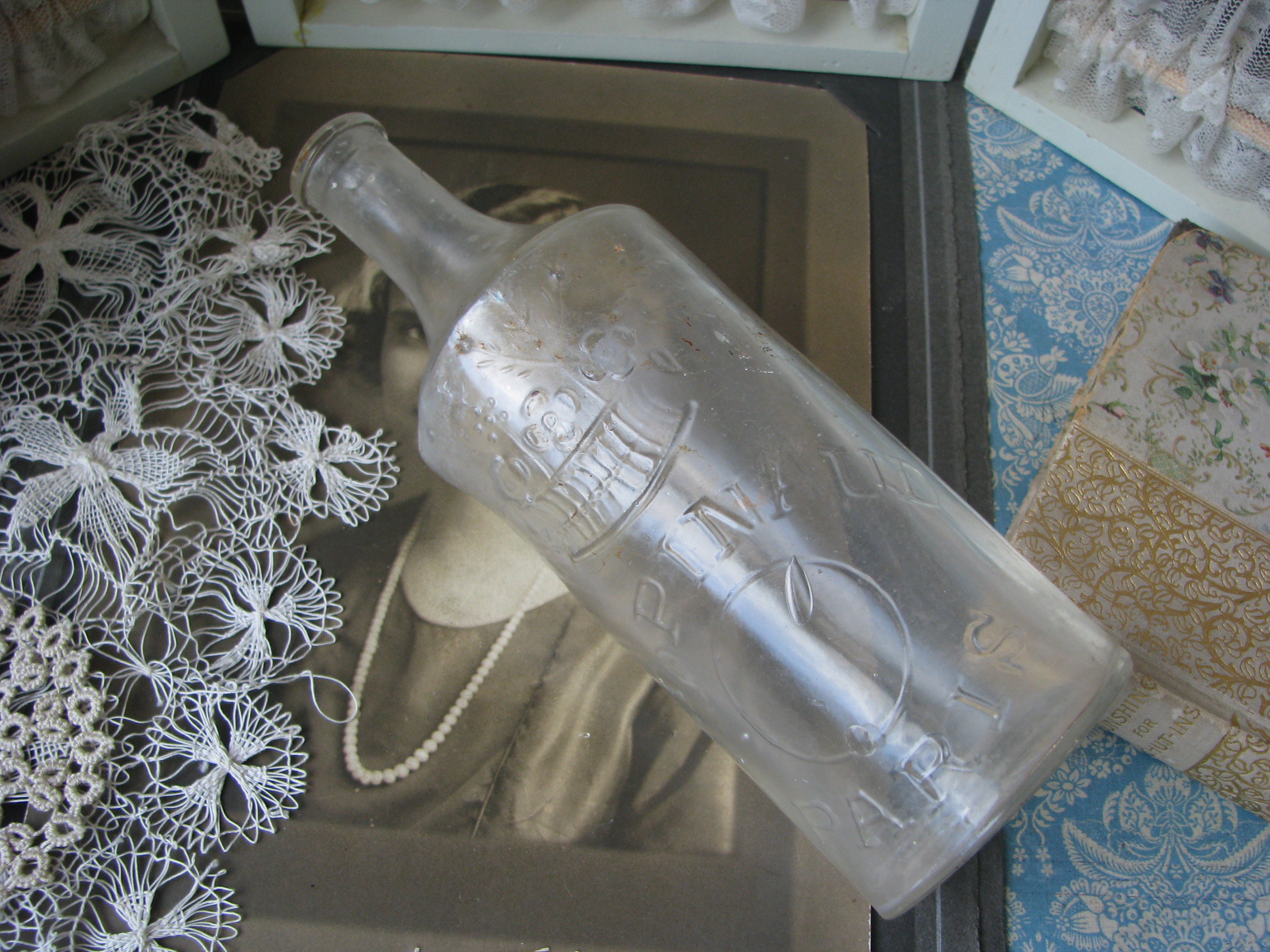 ANTIQUE ED PINAUD PARIS PERFUME BOTTLE EMBOSSED AQUA BARBER