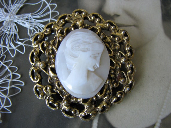 Vintage Cameo Brooch, 1960's Cameo Brooch, Carved… - image 1