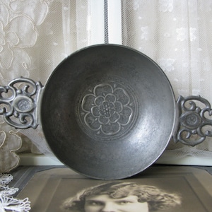 Vintage Pewter Porringer, Vintage Halloween Decor, Vintage Christmas Decor, ZUIVE TIN Pewter, Dutch Pewter Porringer, Pewter Bowl