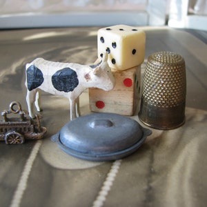Vintage I SPY Spielteile, Fundstücke Spielstücke, Curated I SPY Spielstücke, Vintage Fundstücke, Antike Fundstücke Curio Cabinet